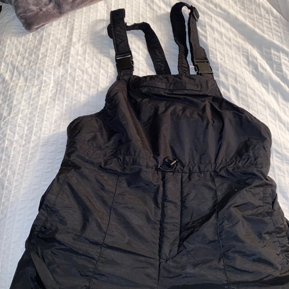 Snow suit size X-large - Picture 2 of 3
